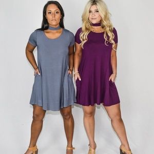 Short Sleeved Dress W Choker Neckline - GRAY